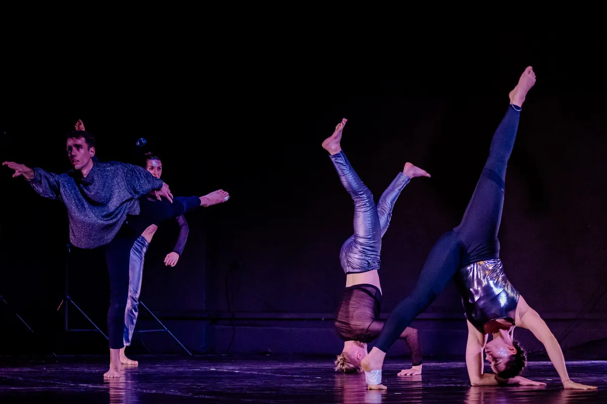 August 1, 7:00–7:45 p.m. in St. George Square: Falling Superstars, performance, organized by the Noi Re-Creăm Association & the Unfold Motion Association.