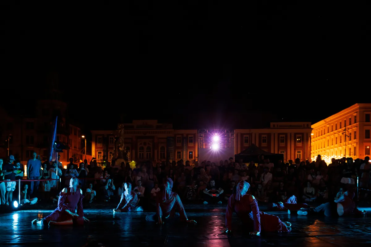 August 2, 2026, at the Timișoara Garrison Headquarters, Liberty Square: A N O N I M, video mapping and dance-theater performance, organized by the Art Media Cultural Foundation, photo credit: Andra Usvat