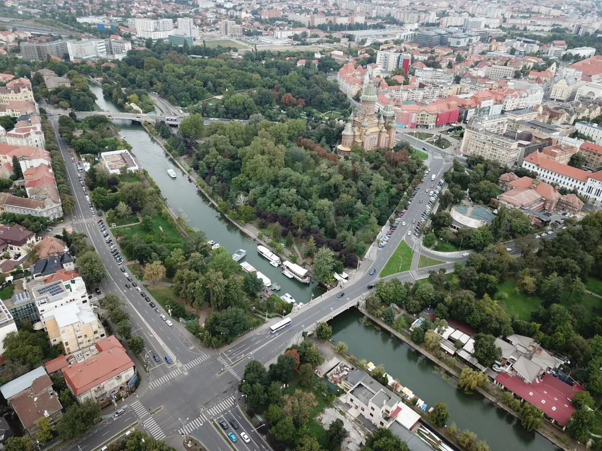 August 1–2, 9:00 a.m.–4:00 p.m. at Vila Mal / Alpinet Park: Discover Timișoara’s Cultural Harbor – Guided tour of Vila Mal and the Sculpture Park, guided tours, organized by the Ecluze Cultural Association;