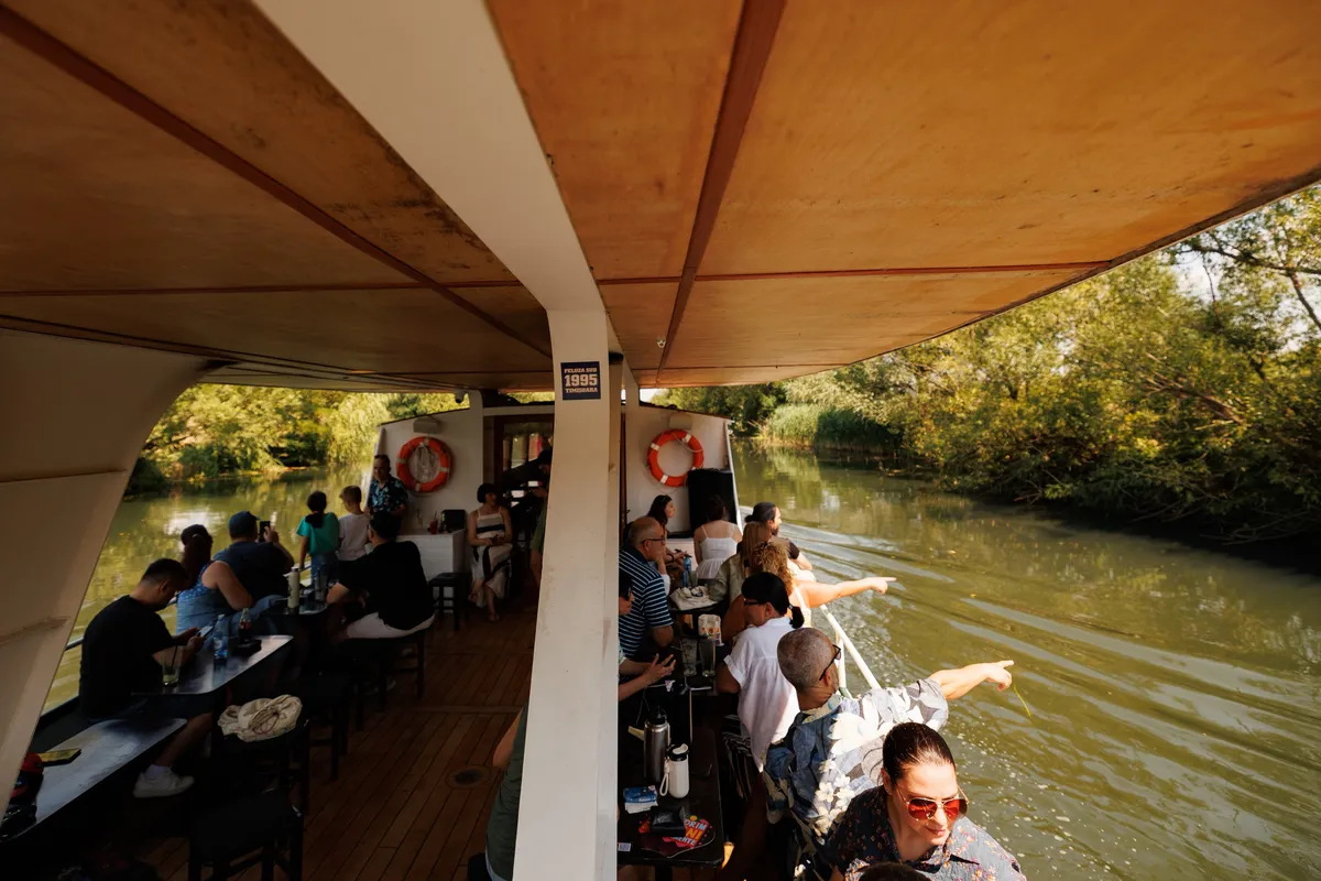 August 2, 2026, Discover Timișoara’s Cultural Port – the RE.Flux exhibition on the Bega River and the RE.Descoperim sculpture park, guided tours, organized by the Ecluze Cultural Association, photo credit: Andra Usvat