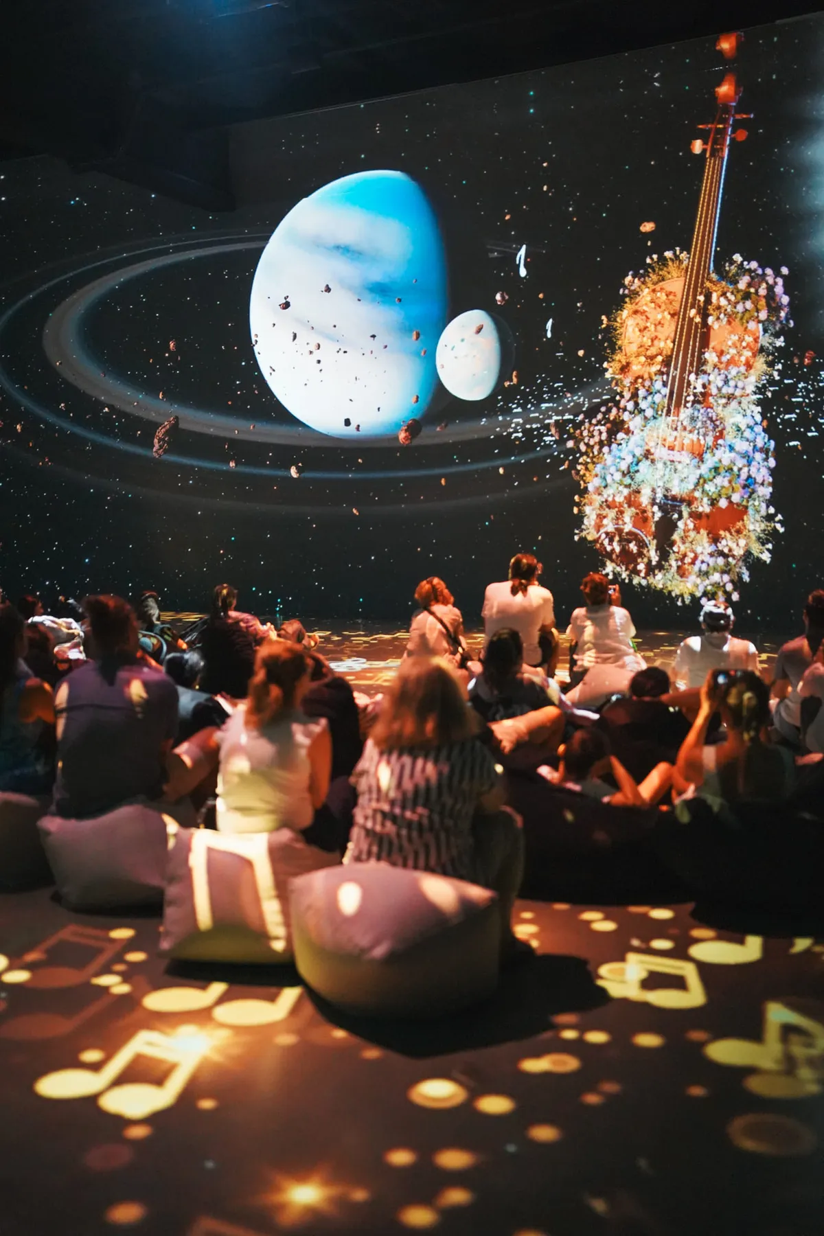 August 3, 5:00–7:00 p.m., at MINA Timișoara / Iulius Town Parking Lot: George Enescu – Poema Română: Immersive Experience, performance, organized by the Scena Muzicală Association.