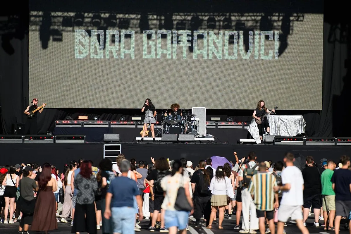 Dora Gaitanovici, concert, main stage, I.C. Brătianu Blvd., photo credit: Mihai Toth