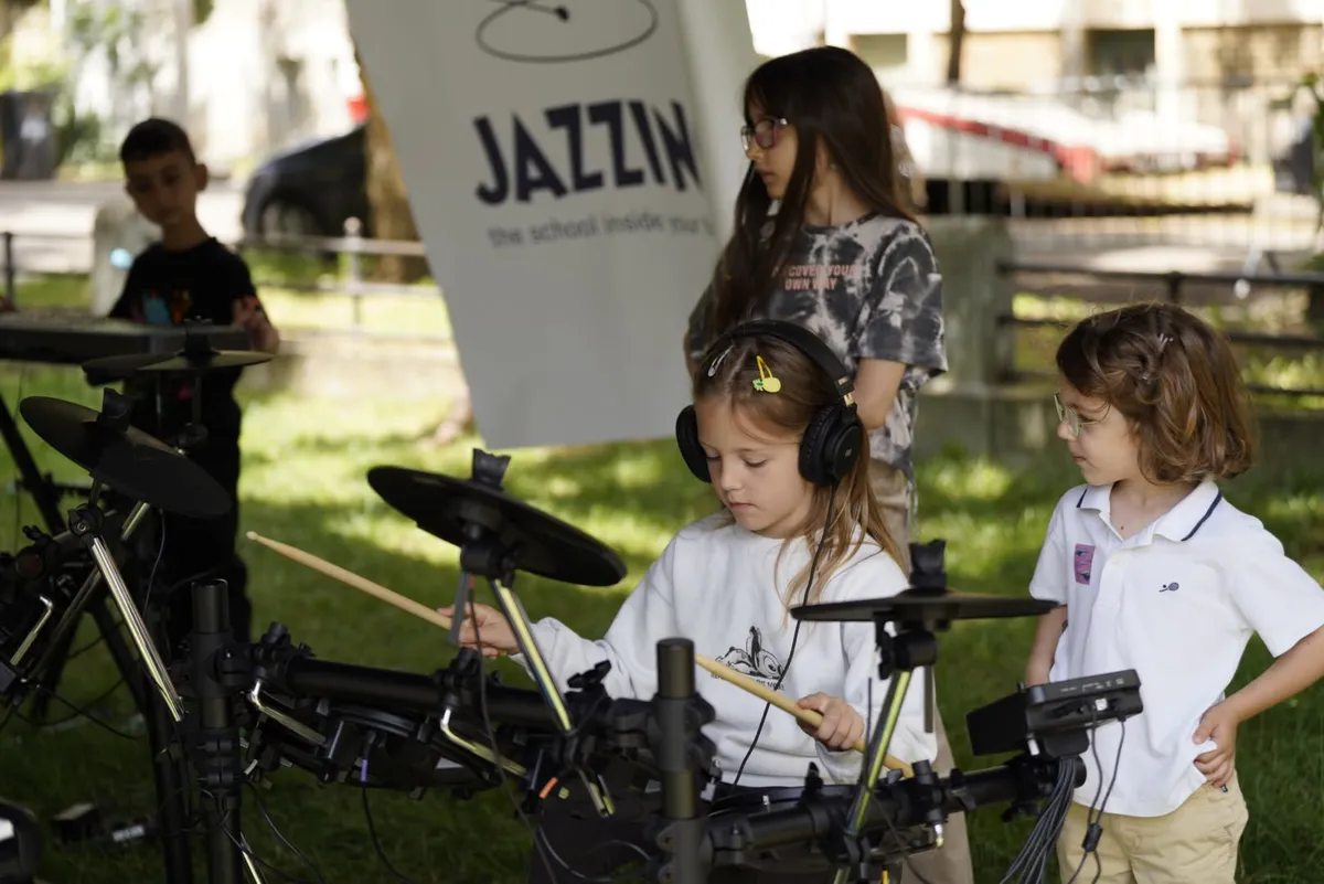 August 1–2, 10:00–11:00 a.m. in Queen Maria Park: JAZZINO Workshop for grades 0–IV, organized by the Prin Banat Association and the Jazz Banat Cultural Foundation;