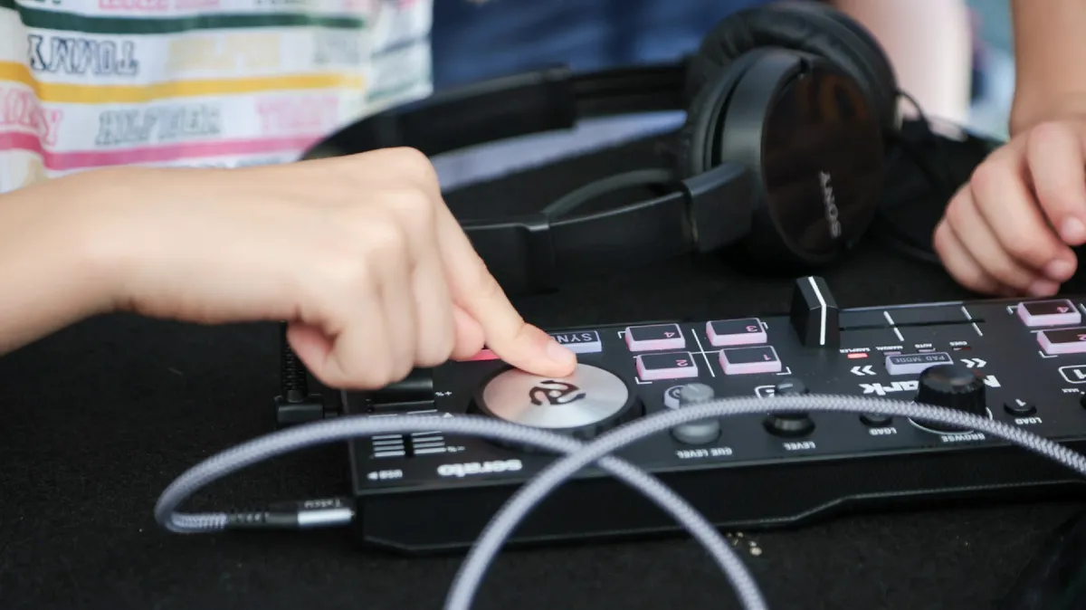 DJ Workshop for Kids @ CODRU Stage | One City. A Thousand Ways to Experience It. Diversity.